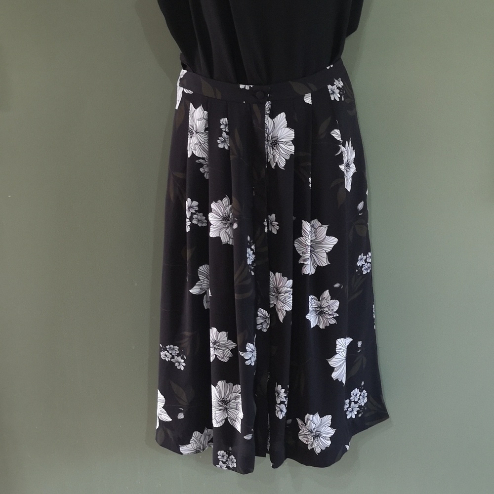 Banana Republic Button Front Midi Skirt Floral Design Lined Pleated Flared Sz 4